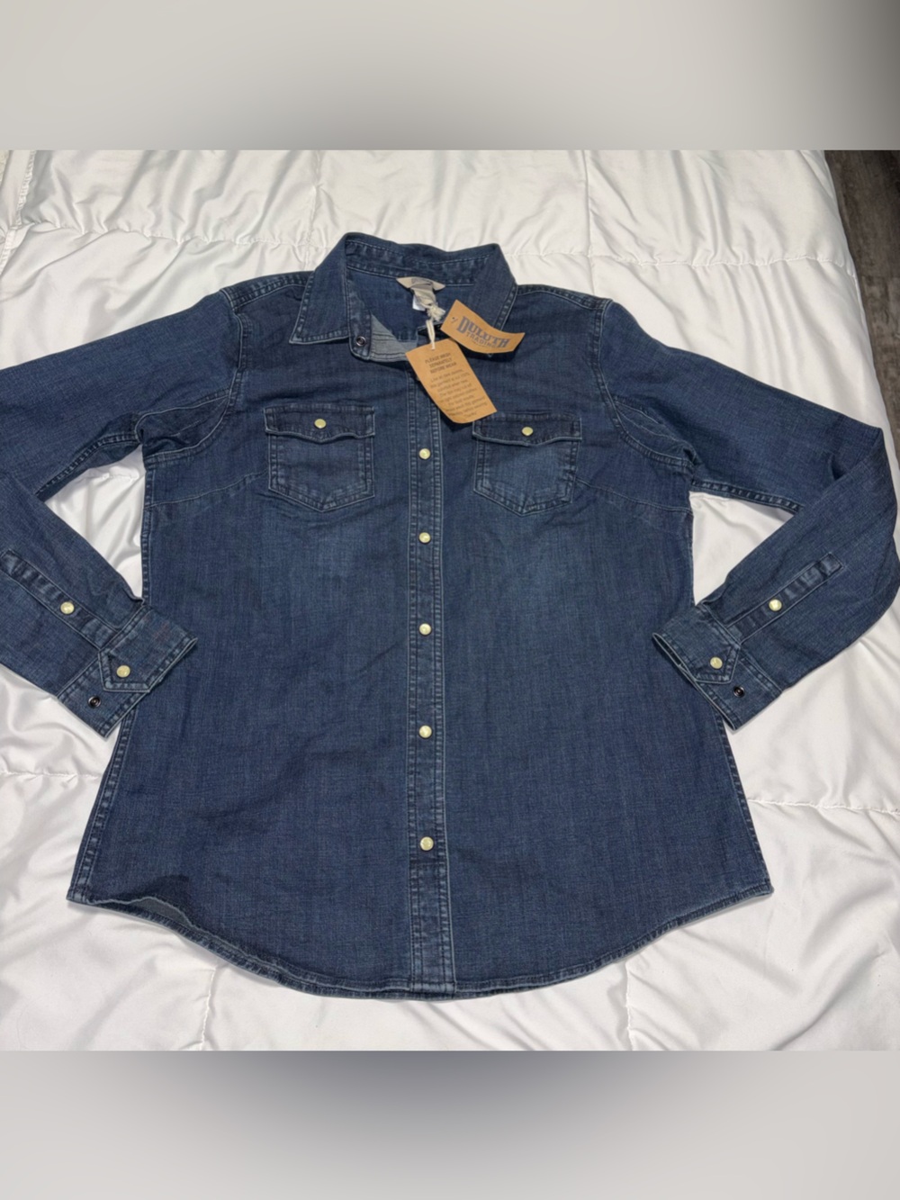 Duluth Trading Co Flex Denim Pearl Snap Shirt Top Womens size Medium Long Sleeve